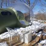 Una Bubble Room di Atmosfera Bubble Glamping avvolta dalla neve